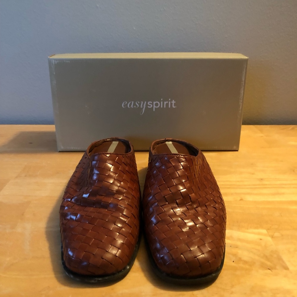 LIKE NEW Easy Spirit slip on brown leather sandals